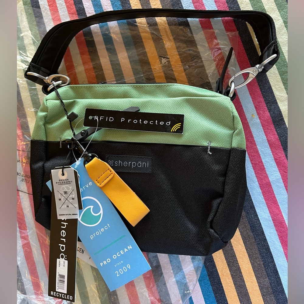 Sherpani NWT Jaden travel bag